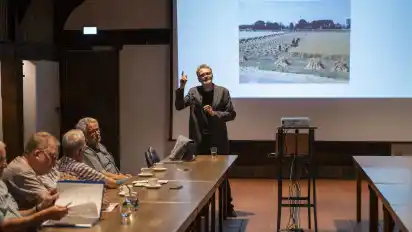 Bei einem Treffen im Kreismuseum stellte Ralf Weber den interessierten Heimatforschern die Spannbreite des neuen Forschungsprojektes vor.