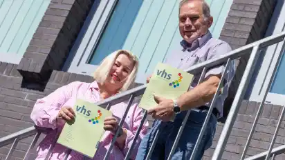 Meike Lahusen und Heinrich Warneke freuen sich schon auf das neue Semester der VHS in Weyhe.