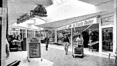 Bis zur letzten Minute vor der Eröffnung im September 1988 arbeiteten Handwerker, Geschäftsinhaber und Mitarbeiter an und in den neun Geschäften der Einkaufspassage "Minimal-Center" an der Syker Hauptstraße.