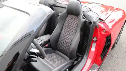 Eine aussterbende Spezies ist dieser Audi R8 Spyder – der Nachfolger könnte vollelektrisch sein oder mit Hybridantrieb ausgestattet.