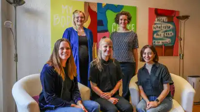 Klara Landwehr und Anni Noack (hintere Reihe) haben mit Sonja Wreden (vorne v. l.), Hanna Kay und Rana Huseynova Verstärkung für die Frauenberatung gefunden.