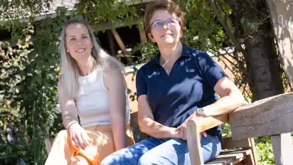 Elke Brauer (rechts) führt den SB-Eisladen auf dem familiären Hof gemeinsam mit ihrer Schwiegertochter Claudia.