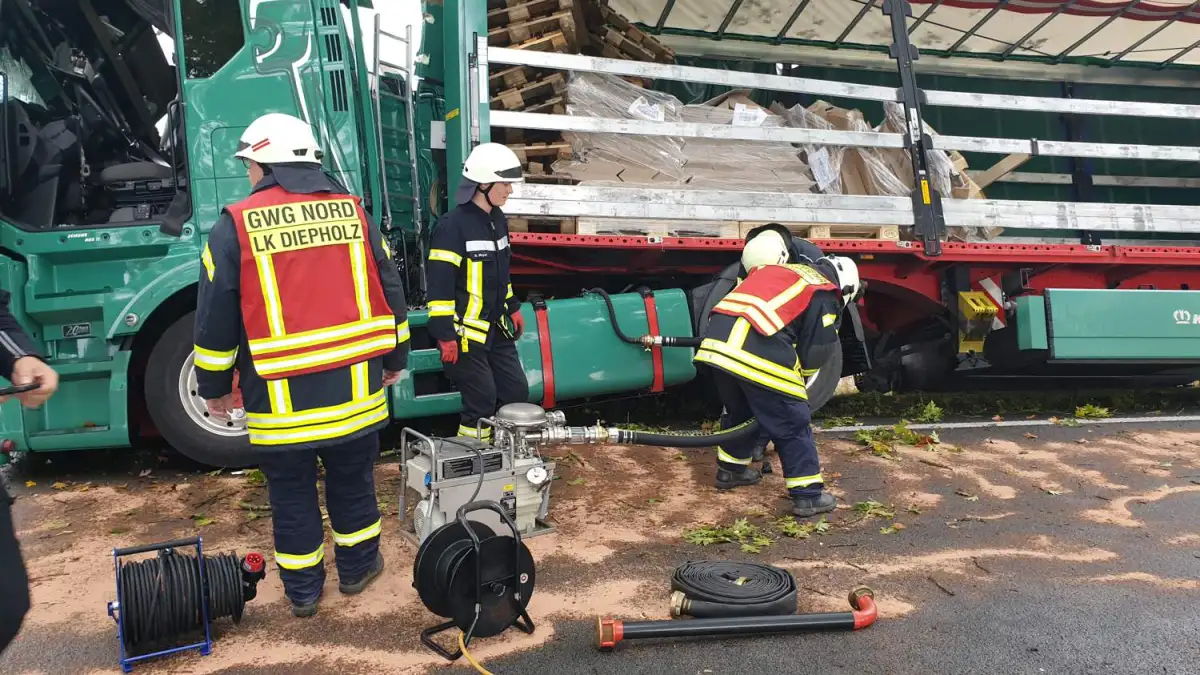 Bassum-Nordwohlde: Bundesstraße 51 Nach Lkw-Unfall Voll Gesperrt