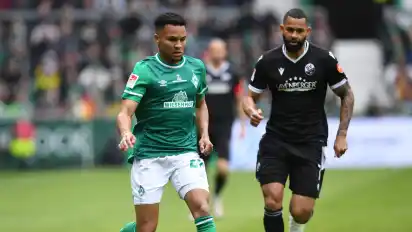 Werders Felix Agu (l.)