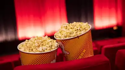 Besonders die Filme „Barbie“ und „Oppenheimer“ haben im Sommer viele Menschen in die Kinos gezogen.