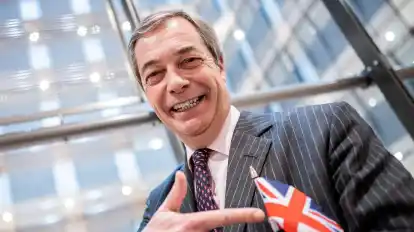 Rechtspopulist Nigel Farage geht ins britische Dschungelcamp.