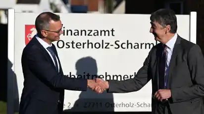 Verabschiedung des Regierungsdirektor Christian Kläne (links) und Amtseinführung seines Nachfolgers Frank Hofmann.