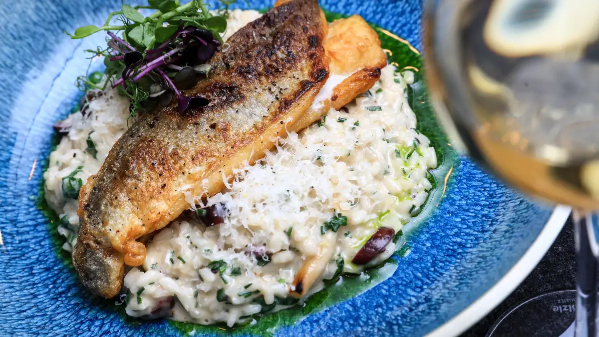 Winterliches Risotto mit gegrillten Doradenfilets und Buchenpilzen