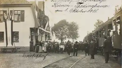 Die Einweihung der 26 Kilometer langen Bahnstrecke fand am 1. Oktober 1910 statt.