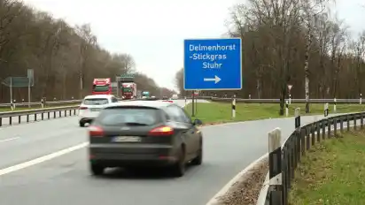 Von der Ausfahrt Stickgras geht es auf die andere Straßenseite und zurück zur Abfahrt auf den Kreisel auf der Annenheider Allee/Niedersachsendamm.