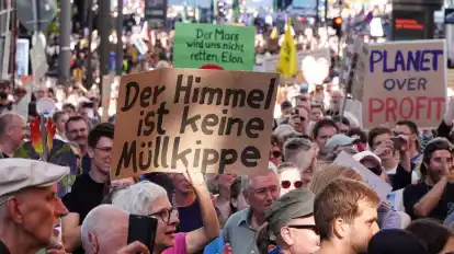 Protestzug von Fridays for Future in der Hamburger Innenstadt. Klimafreundliches Verhalten ist den Menschen in Deutschland weniger wichtig, als noch in den letzten Jahren.