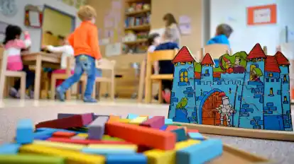 Wenn Eltern wollen, dass ihr Kind ab August in eine Bremer Kita geht, sollten sie es bis Ende Januar über das Kita-Portal anmelden.