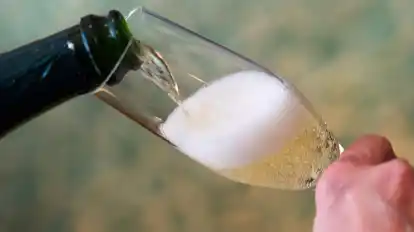Ohne Sekt ins neue Jahr: Beim „Dry January“ verzichten Menschen auf Alkohol in den ersten Wochen des neuen Jahres.