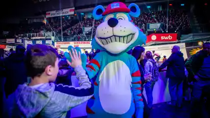 Maskottchen Speedy ist natürlich auch wieder dabei.
