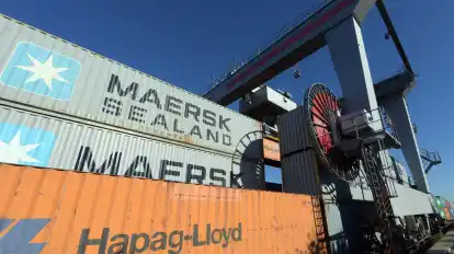 Die Containerlinienreedereien Maersk und Hapag-Lloyd haben sich auf eine Kooperation verständigt.