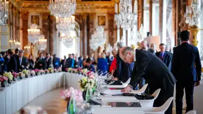 Harmonischer Eindruck: Bundeskanzler Olaf Scholz im März 2022 bei einem Treffen der Staats- und Regierungschefs der EU. Im Hintergrund geht es aber auch mal lautstark zu.