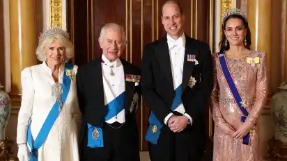 Königin Camilla (l-r), König Charles III. aus Großbritannien, sowie William, Prinz von Wales, und Kate, Prinzessin von Wales - hier bei einem diplomatischen Empfang im Buckingham Palace im Dezember.