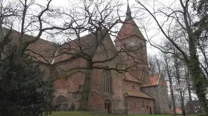 Die Alexanderkirche in Wildeshausen: In der Kirchengemeinde fehlen derzeit ein Pastor und eine Pastorin.