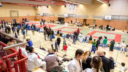 Die Sporthalle am Moormannskamp wird von Sportlern intensiv genutzt. Nun hat die Verwaltung einen Wasserschaden an der Halle entdeckt.