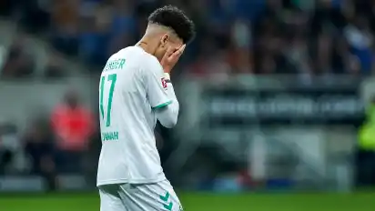 Justin Njinmah ärgert sich über Werders Niederlage in Hoffenheim.