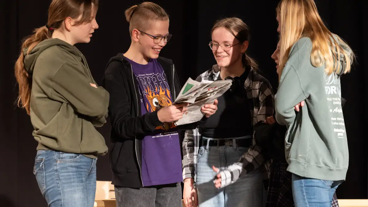 Schwere Kost In Der KGS Brinkum Theater AG Inszeniert Die Welle schwere-kost-in-der-kgs-brinkum-theater-ag-inszeniert-die-welle