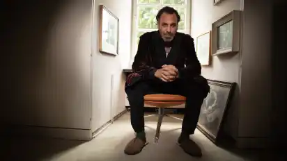 Sein Markenzeichen: Chilly Gonzales ist in Morgenmantel und Pantoffeln gekleidet.