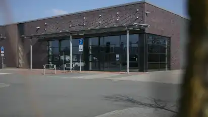 Noch steht die Ladenfläche im Einkaufspark in Buschhausen leer. Die Firma Famila beantragte eine Änderung des Bebauungsplans, damit eine DM-Filiale einziehen kann. Darüber hat nun der Planungsausschuss der Stadt Osterholz-Scharmbeck beraten.