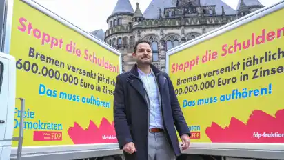 Die FDP-Fraktion Bremen – im Bild ihr Vorsitzender Thore Schäck – machte zuletzt im März mit einer Plakatkampagne gegen steigende Schulden mobil.