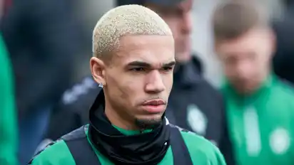Justin Njinmah leider derzeit an Hüftproblemen und wird dem SV Werder beim Heimspiel gegen Wolfsburg nicht helfen können.