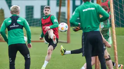 Romano Schmid beim Werder-Training. Am kommenden Samstag dürfte er wieder in der Bremer Startelf zu finden sein.
