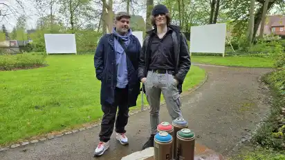 Markus Genesius (links) ist einer der Künstler, die für das Streetart-Projekt von Cedrik Bröse-Bull im Syker Vorwerk, eine Leinwand gestalten werden.