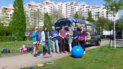 Das sogenannte Tryce-Mobil bringt Bewegungsangebote nach Tenever.