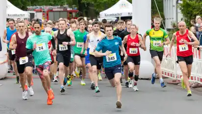 Der Hauptlauf über zehn Kilometer war der Höhepunkt des Sottrumer Abendlaufs. Karim Latifi (Nummer 74) setzte sich überlegen durch.