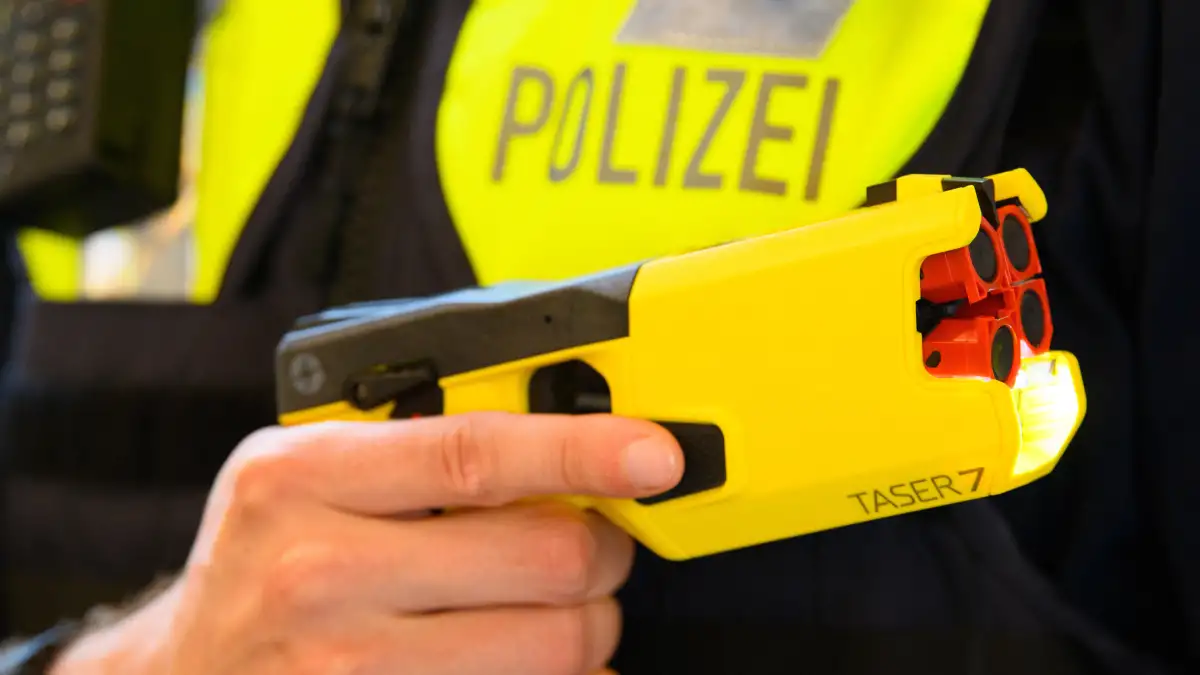 Taser-Einsatz: Polizei verhindert Eskalation mit Scheren und Werkzeug