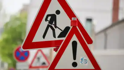 In Bremen-Nord wird die Fahrbahn an einem Knotenpunkt erneuert.