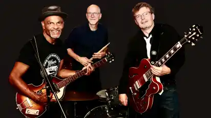 Das Royal Vintage Trio tritt zum Auftakt des Summer in the City auf dem Marktplatz in Kirchweyhe auf.