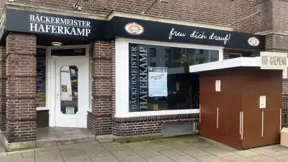 Kamena stellte seinen Stand an die äußerste Seite, konnte den Konflikt damit aber nicht lösen.