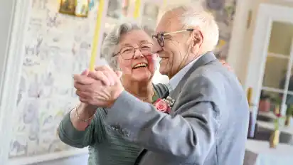 Helga und Günther Sundmacher haben sich beim Tanzen kennengelernt und sind noch heute jederzeit für einen Tanz zu haben.