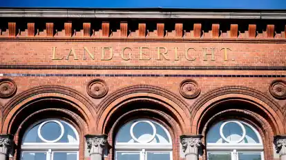 Vor dem Landgericht in Verden muss sich ein Worpsweder verantworten. Ihm wird der Handel mit Cannabis vorgeworfen.