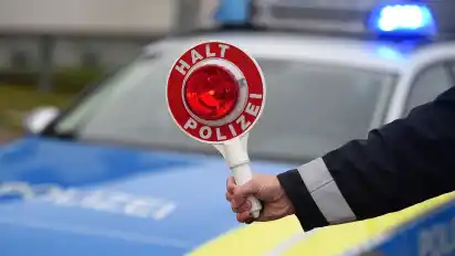 Die Polizei kontrollierte den Mann auf der Autobahn 1 bei Stuhr (Symbolbild).