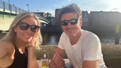 Axel Schönert mit seiner Ehefrau Zsofia Varnagy an der Schlachte kurz vor dem Überfall.
