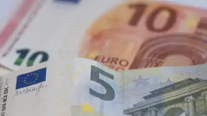 Im Land Bremen können sich weitere Arbeitnehmer über mehr Geld freuen.