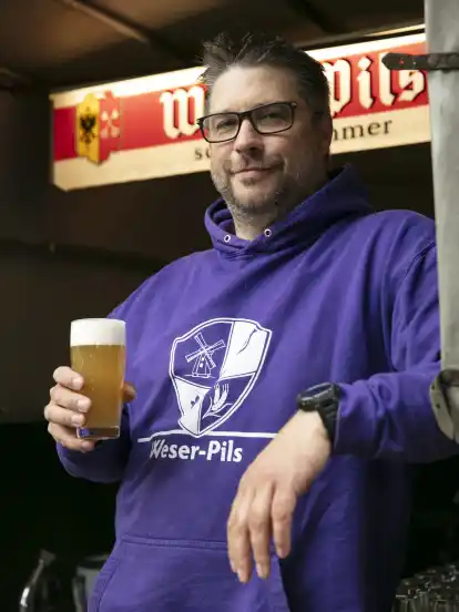 Diplom-Braumeister Daniel Sander hat sein Weser-Pils aus Minden zu den Craft Beer Days gebracht.