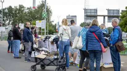 Beim Tag der offenen Tür der Abfallwirtschaftsgesellschaft (AWG) in Bassum zog der Tauschmarkt viele Besucher an.