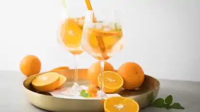 Neben Aperol, Lillet und Co. kommt auch der Orangen­likör Arancello immer häufiger als Spritz ins Glas.