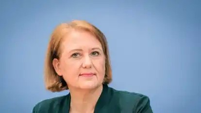 „Einsamkeit ist längst nicht mehr ein Phänomen, das ausschließlich ältere Menschen betrifft“, sagt Lisa Paus (Bündnis 90/Die Grünen).