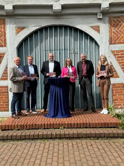 Der Lions Club Osterholz und der Rotary Club Osterholz-Scharmbeck laden für 17. August wieder zum Weinfest auf Gut Sandbeck ein.