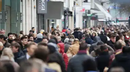 In Deutschland lebten laut Zensus 2022 am 15. Mai 82,7 Millionen Menschen (Symbolbild).