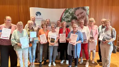 Für ihre langjährige Mitgliedschaft ehrten Marion Zwilling und Reinhard Raab zum Abschluss der Versammlung insgesamt 91 Personen und überreichten den Anwesenden kleine Geschenke für ihre Treue.