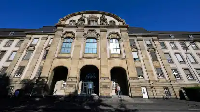 Ein 19-Jähriger fährt eine Hochschwangere tot und muss daher zweieinhalb Jahre ins Gefängnis.
